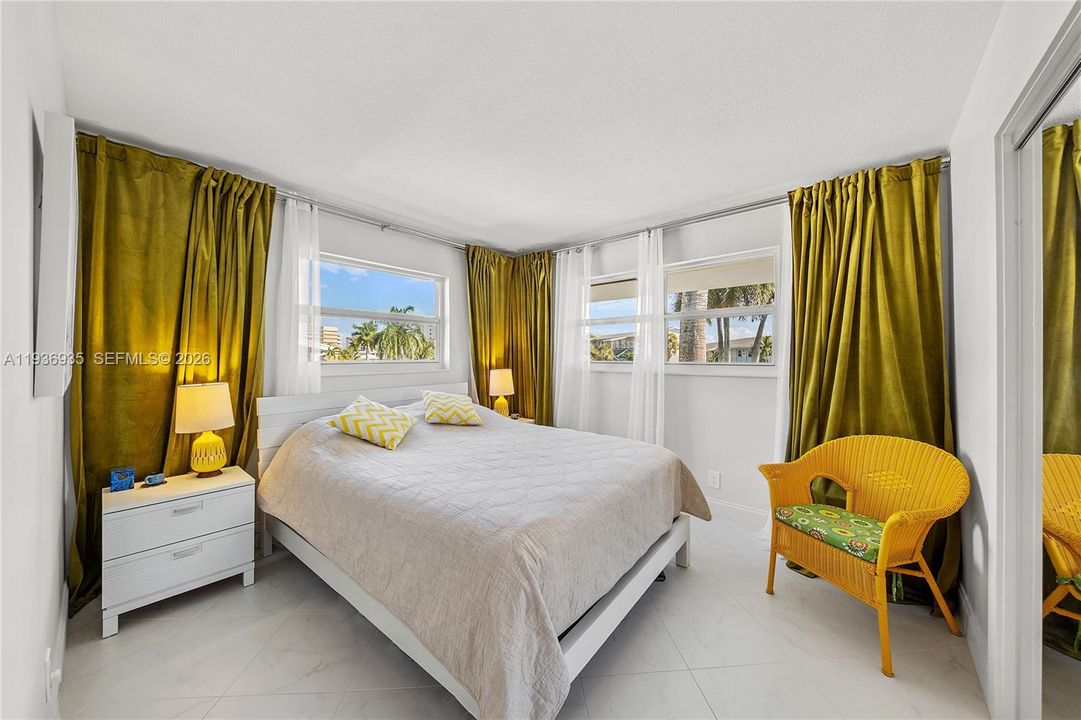 For Sale: $335,500 (2 beds, 2 baths, 1050 Square Feet)