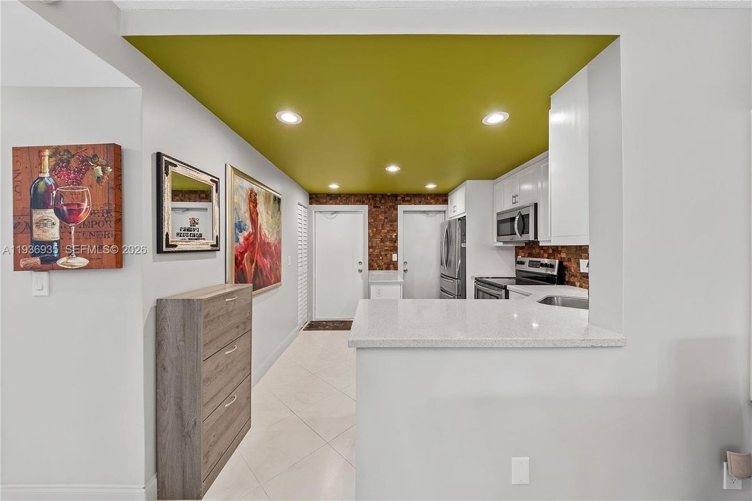 For Sale: $335,500 (2 beds, 2 baths, 1050 Square Feet)