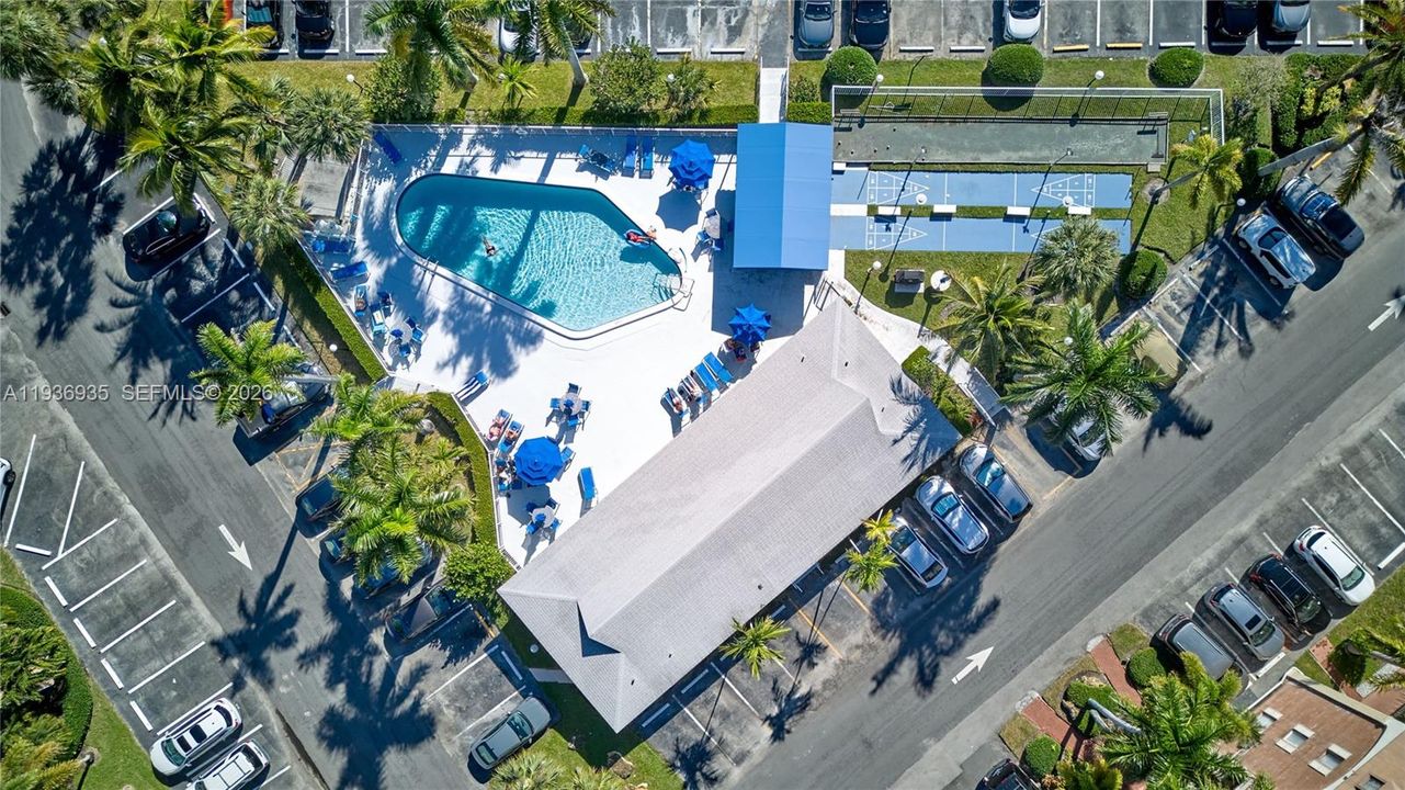 For Sale: $335,500 (2 beds, 2 baths, 1050 Square Feet)