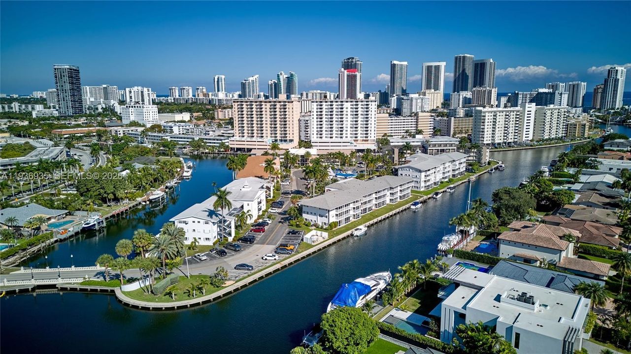 For Sale: $335,500 (2 beds, 2 baths, 1050 Square Feet)