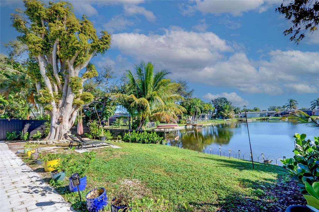 出租: $4,800 (4 贝兹, 3 浴室, 1616 平方英尺)