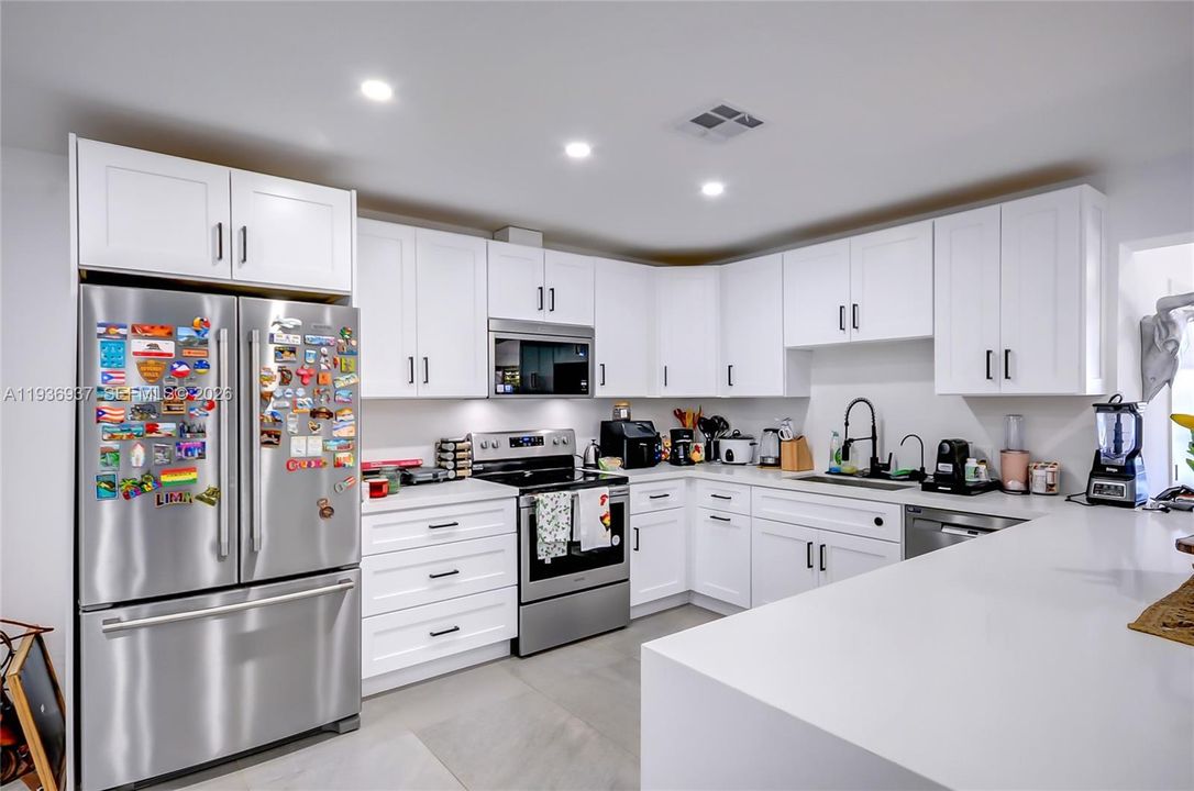 出租: $4,800 (4 贝兹, 3 浴室, 1616 平方英尺)