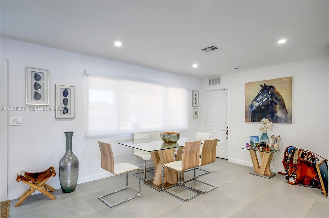 出租: $4,800 (4 贝兹, 3 浴室, 1616 平方英尺)