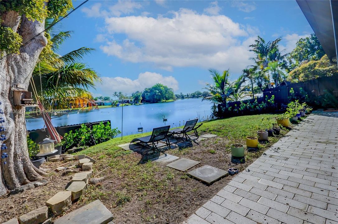 出租: $4,800 (4 贝兹, 3 浴室, 1616 平方英尺)