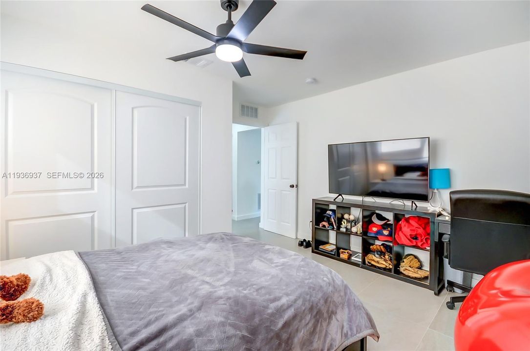 出租: $4,800 (4 贝兹, 3 浴室, 1616 平方英尺)