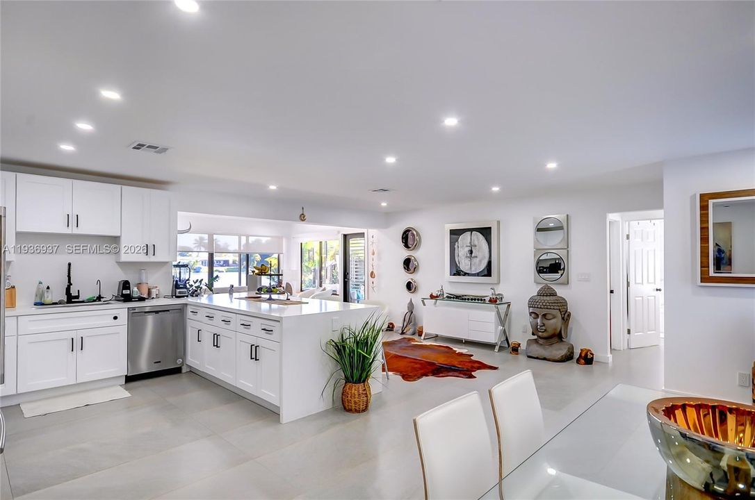 出租: $4,800 (4 贝兹, 3 浴室, 1616 平方英尺)