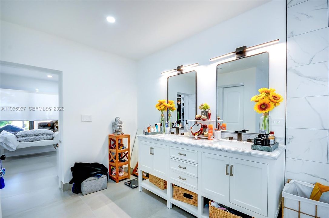 出租: $4,800 (4 贝兹, 3 浴室, 1616 平方英尺)