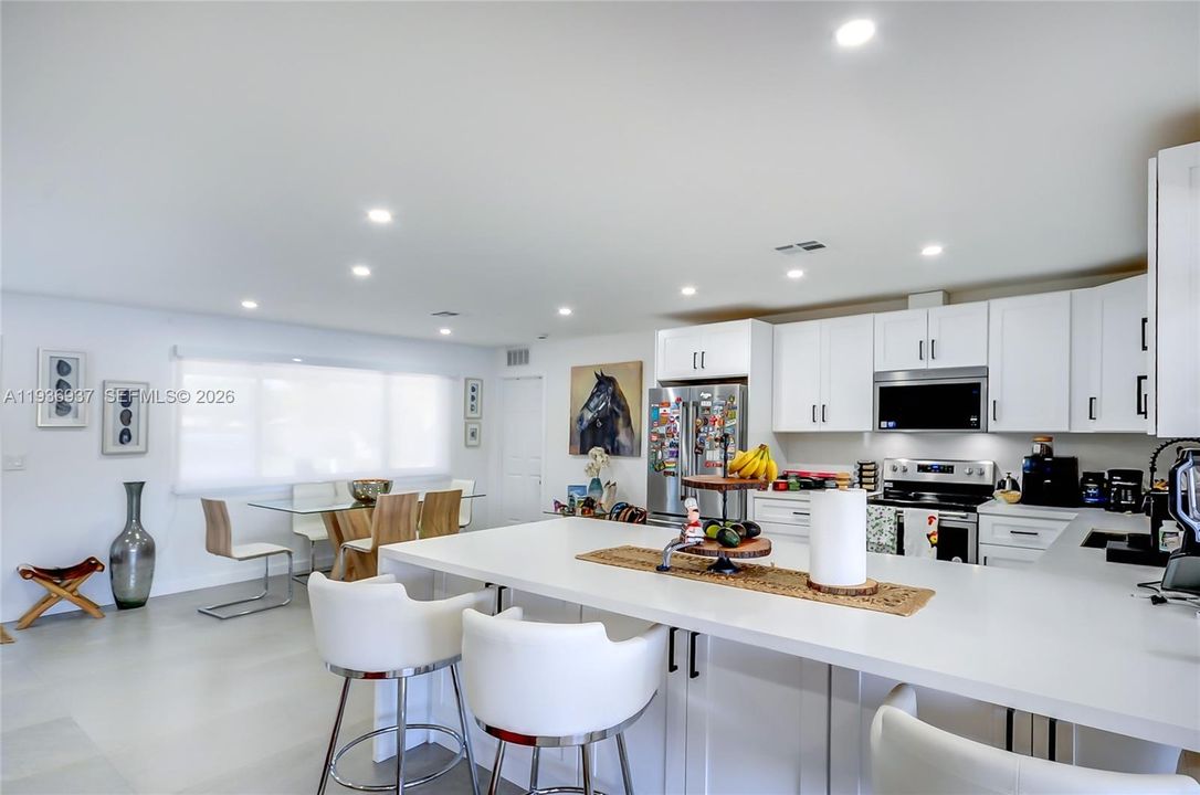 出租: $4,800 (4 贝兹, 3 浴室, 1616 平方英尺)