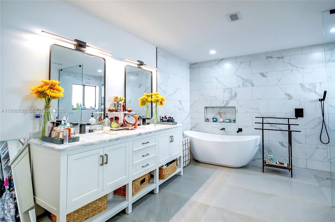 出租: $4,800 (4 贝兹, 3 浴室, 1616 平方英尺)