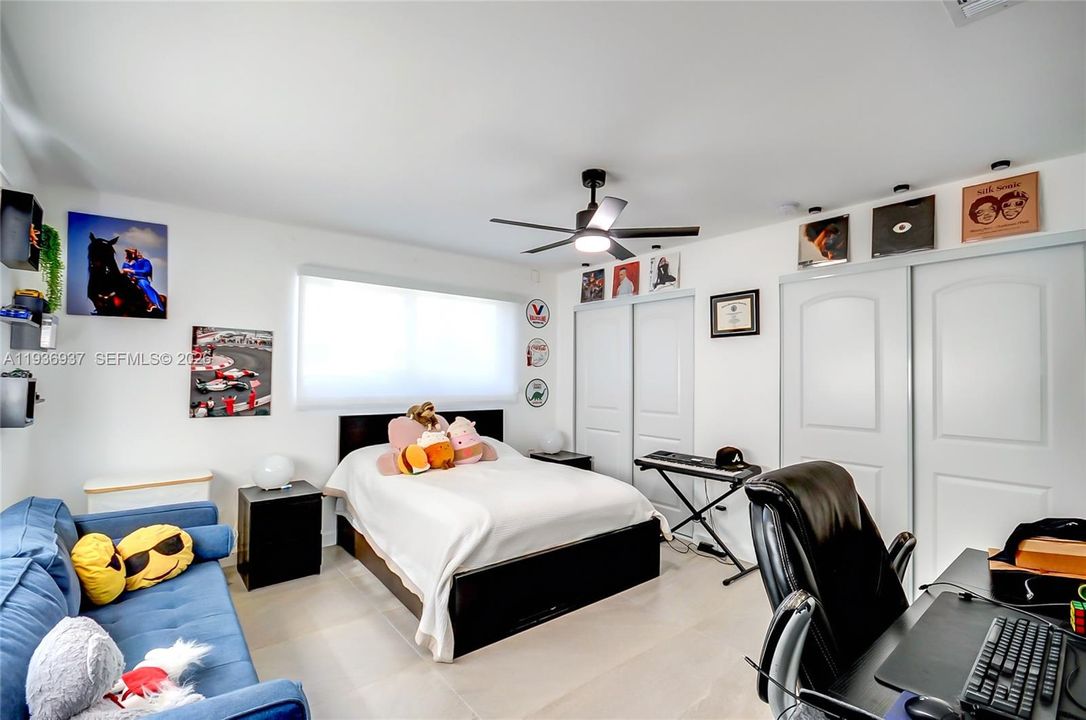 出租: $4,800 (4 贝兹, 3 浴室, 1616 平方英尺)