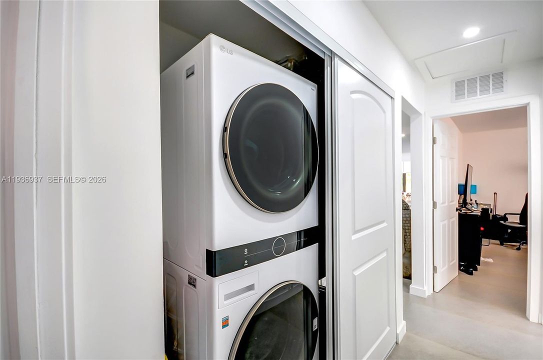 出租: $4,800 (4 贝兹, 3 浴室, 1616 平方英尺)