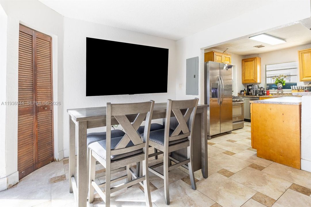 待售: $440,000 (2 贝兹, 2 浴室, 1308 平方英尺)