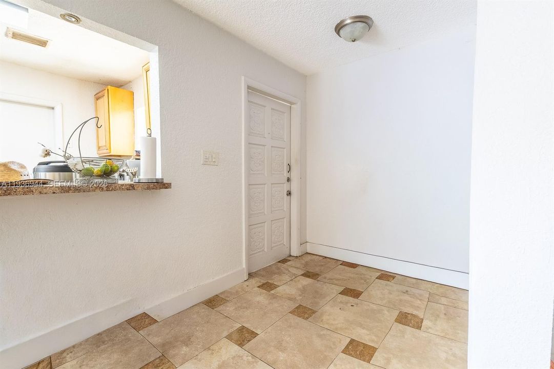 待售: $440,000 (2 贝兹, 2 浴室, 1308 平方英尺)