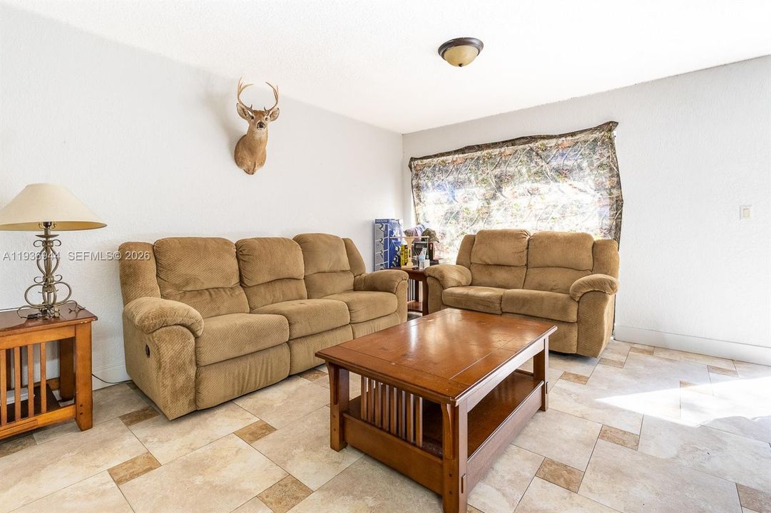 待售: $440,000 (2 贝兹, 2 浴室, 1308 平方英尺)