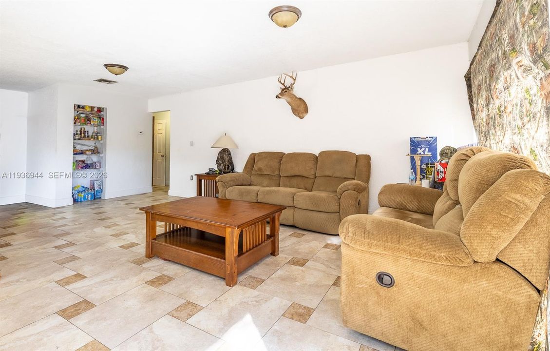 待售: $440,000 (2 贝兹, 2 浴室, 1308 平方英尺)