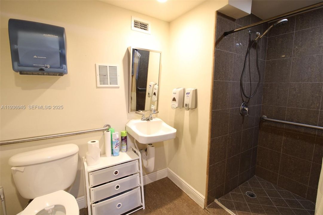 出租: $6,500 (0 贝兹, 0 浴室, 0 平方英尺)