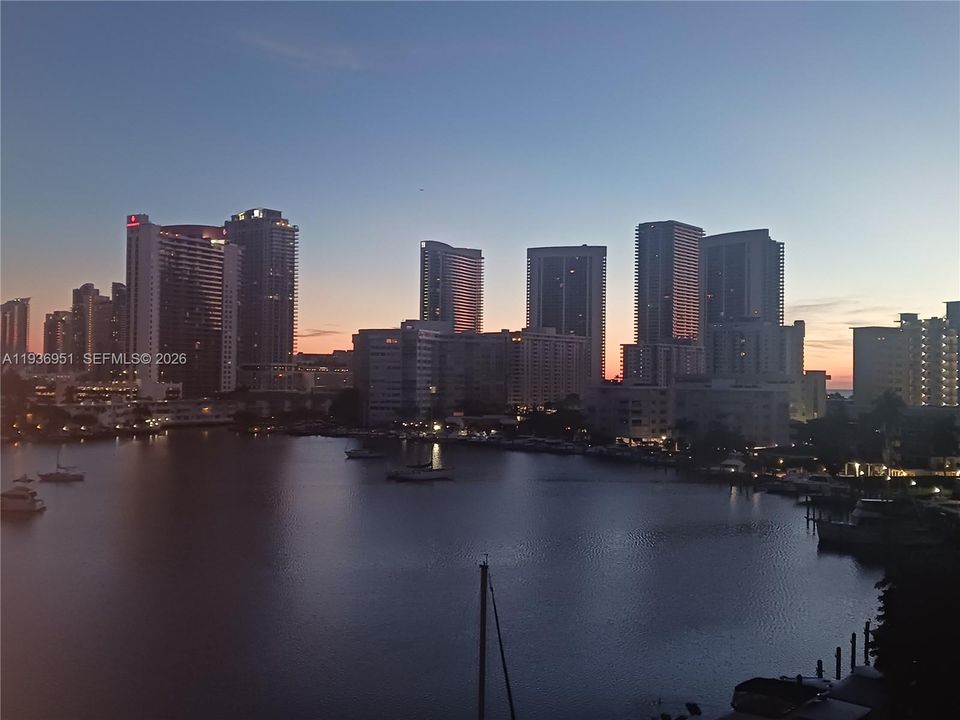 For Rent: $3,000 (2 beds, 2 baths, 1030 Square Feet)