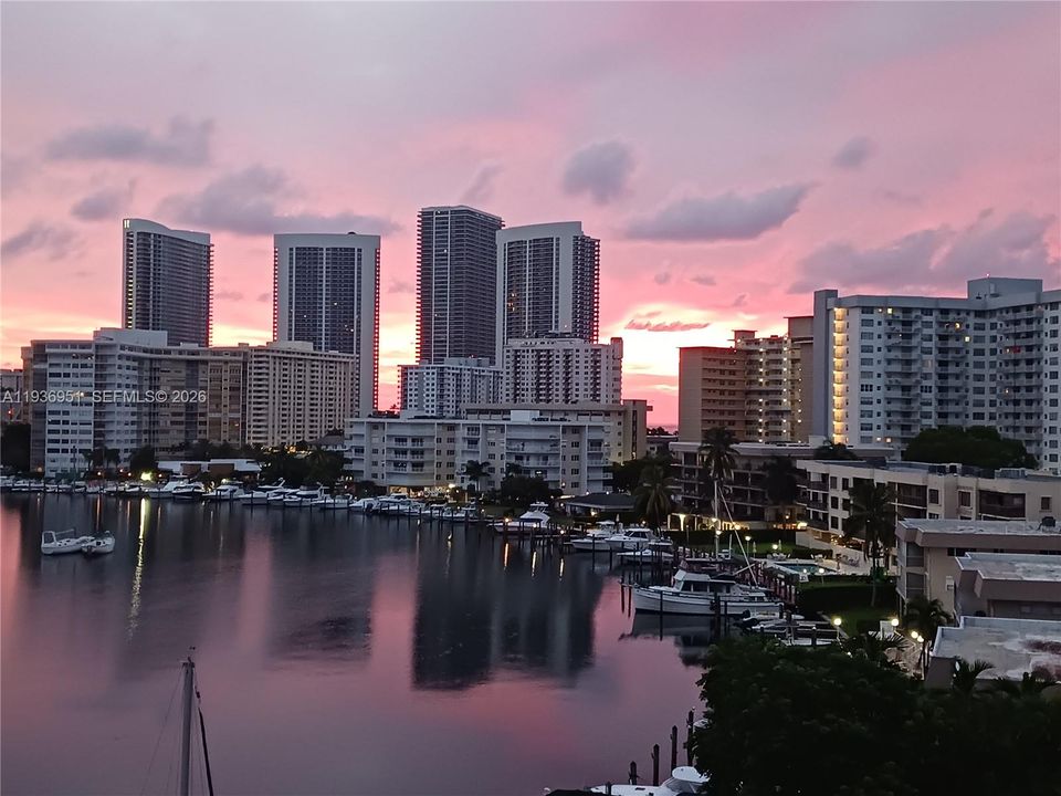 For Rent: $3,000 (2 beds, 2 baths, 1030 Square Feet)