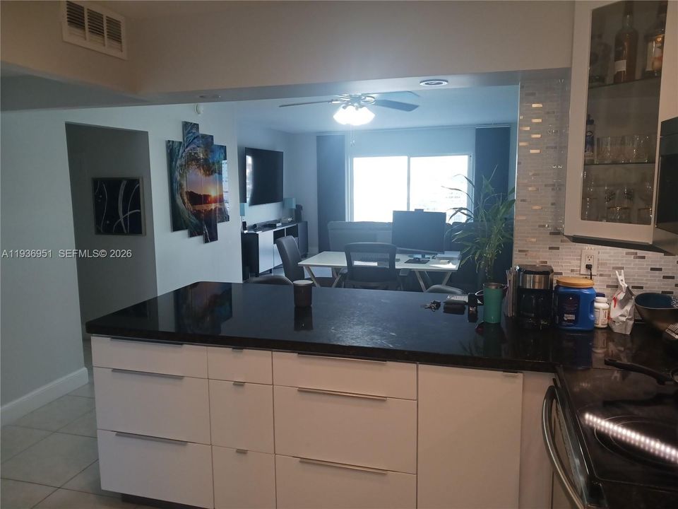 For Rent: $3,000 (2 beds, 2 baths, 1030 Square Feet)