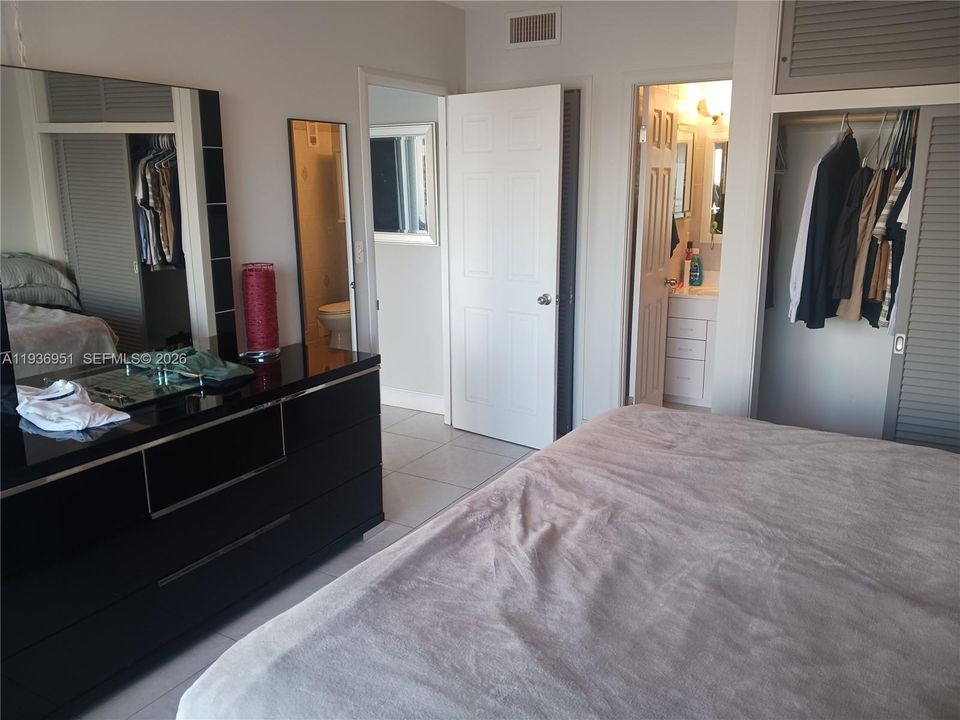 For Rent: $3,000 (2 beds, 2 baths, 1030 Square Feet)