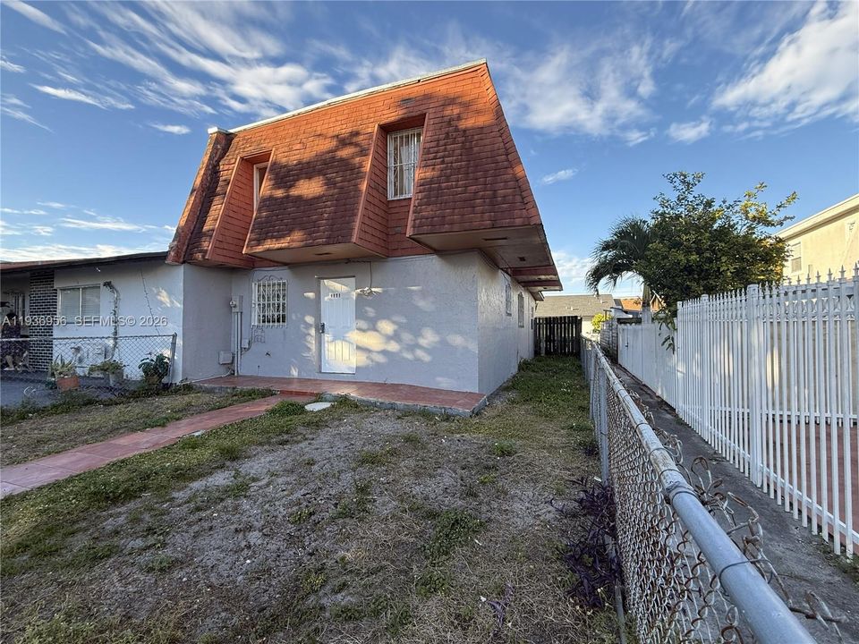 For Sale: $339,900 (3 beds, 2 baths, 1123 Square Feet)