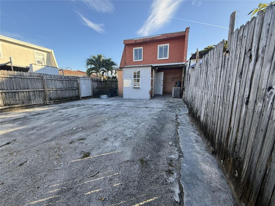 For Sale: $339,900 (3 beds, 2 baths, 1123 Square Feet)