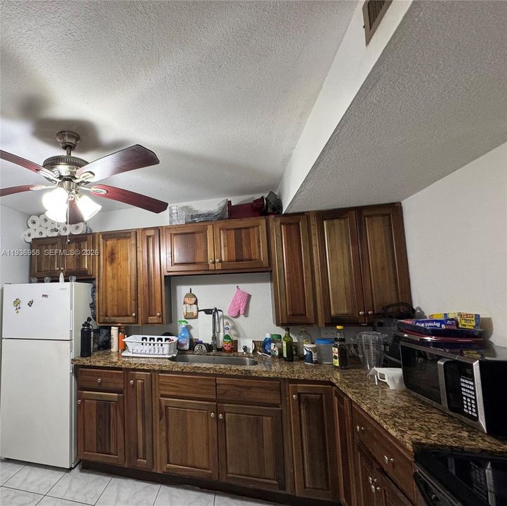 For Rent: $2,650 (2 beds, 2 baths, 1133 Square Feet)