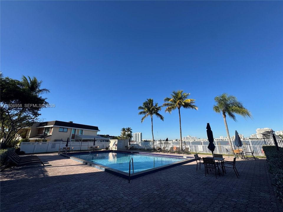 For Rent: $2,650 (2 beds, 2 baths, 1133 Square Feet)