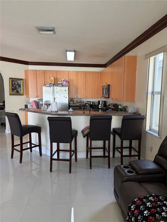 В аренду: $3,500 (5 спален, 3 ванн, 2065 Квадратных фут)