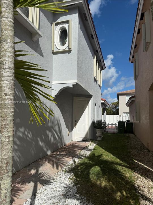 В аренду: $3,500 (5 спален, 3 ванн, 2065 Квадратных фут)