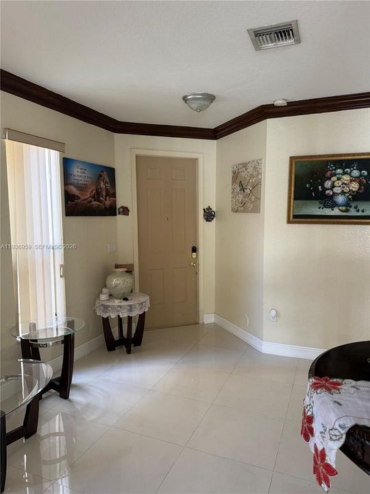 В аренду: $3,500 (5 спален, 3 ванн, 2065 Квадратных фут)