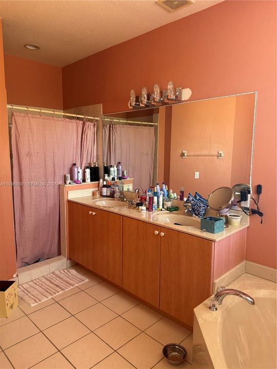 В аренду: $3,500 (5 спален, 3 ванн, 2065 Квадратных фут)