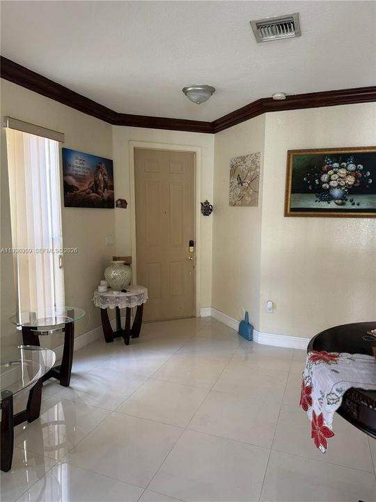 В аренду: $3,500 (5 спален, 3 ванн, 2065 Квадратных фут)