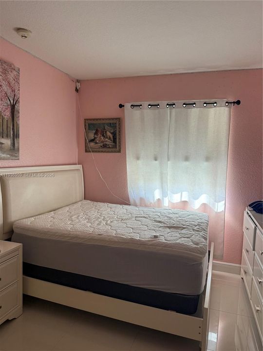 В аренду: $3,500 (5 спален, 3 ванн, 2065 Квадратных фут)