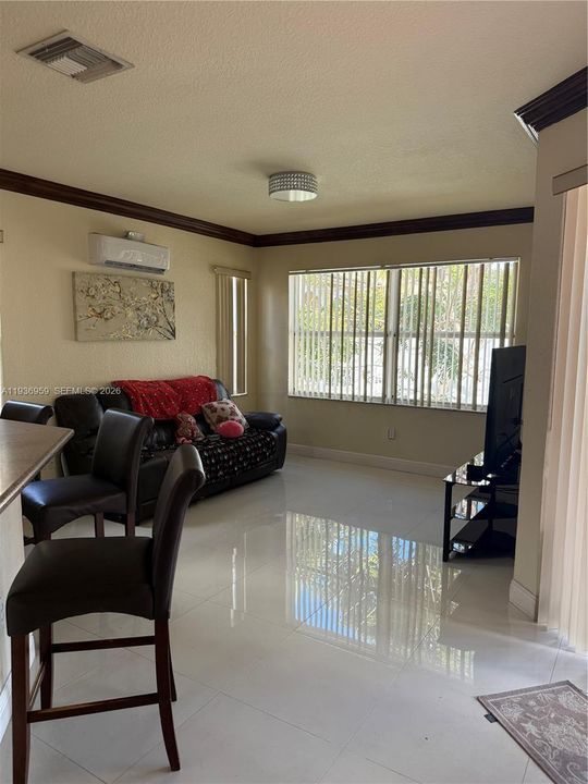 В аренду: $3,500 (5 спален, 3 ванн, 2065 Квадратных фут)