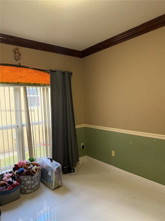 В аренду: $3,500 (5 спален, 3 ванн, 2065 Квадратных фут)