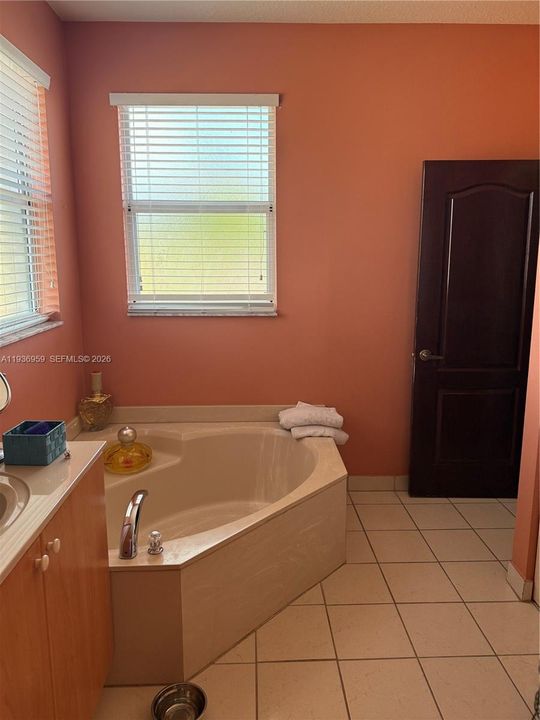 В аренду: $3,500 (5 спален, 3 ванн, 2065 Квадратных фут)