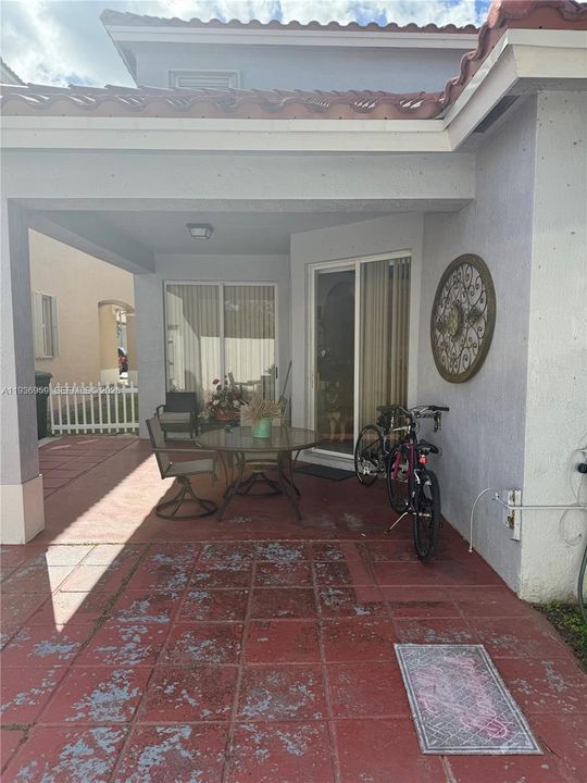 В аренду: $3,500 (5 спален, 3 ванн, 2065 Квадратных фут)