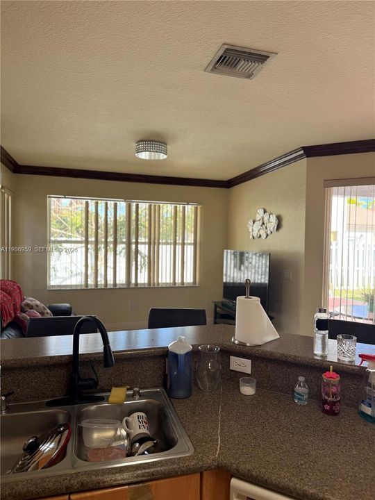 В аренду: $3,500 (5 спален, 3 ванн, 2065 Квадратных фут)