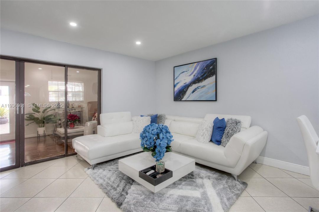 For Sale: $471,500 (3 beds, 2 baths, 1520 Square Feet)