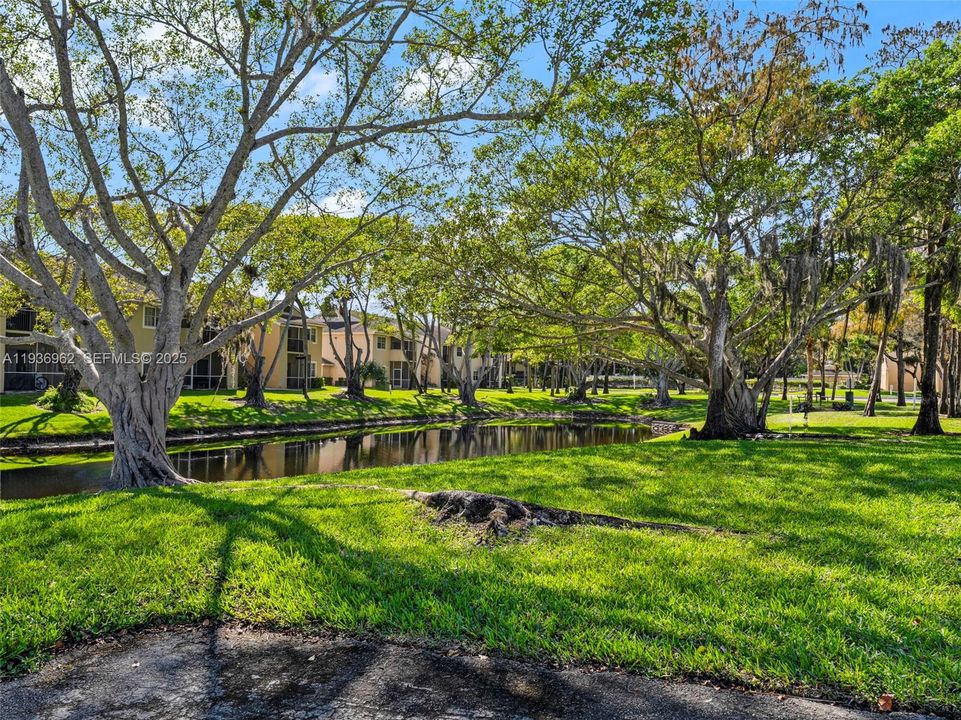 待售: $220,000 (2 贝兹, 2 浴室, 807 平方英尺)