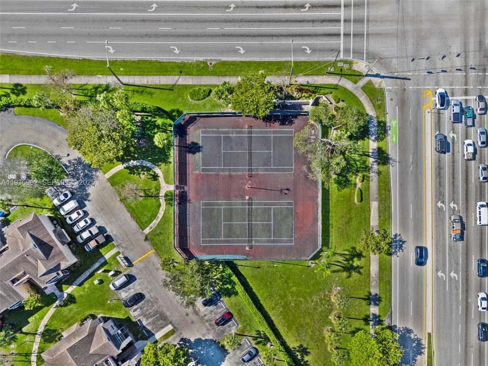 待售: $220,000 (2 贝兹, 2 浴室, 807 平方英尺)