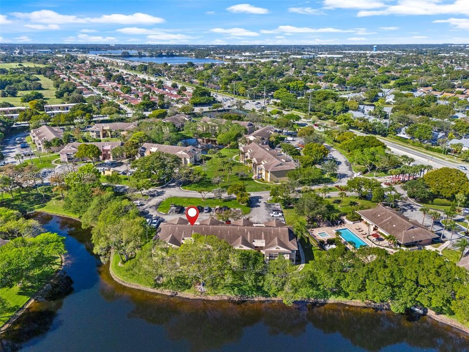 待售: $220,000 (2 贝兹, 2 浴室, 807 平方英尺)