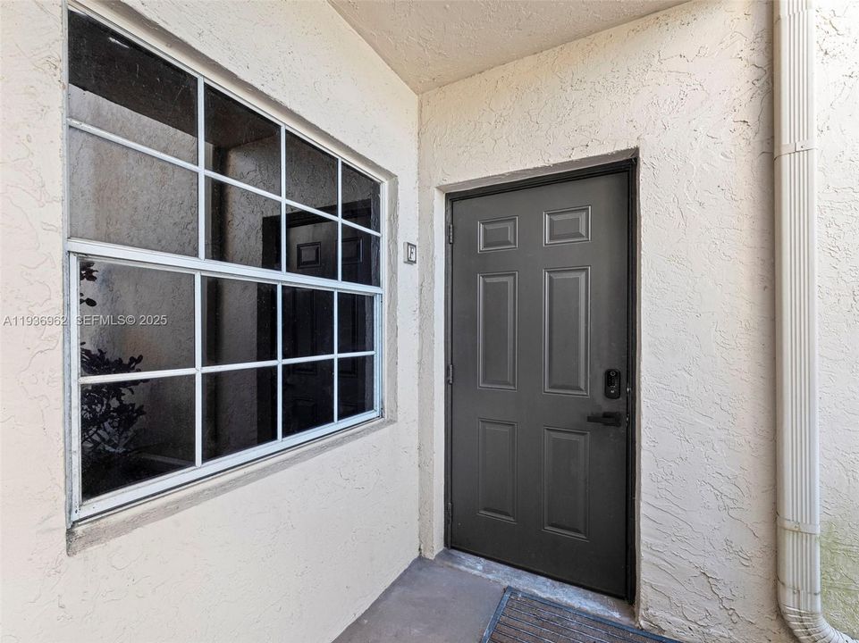 待售: $220,000 (2 贝兹, 2 浴室, 807 平方英尺)