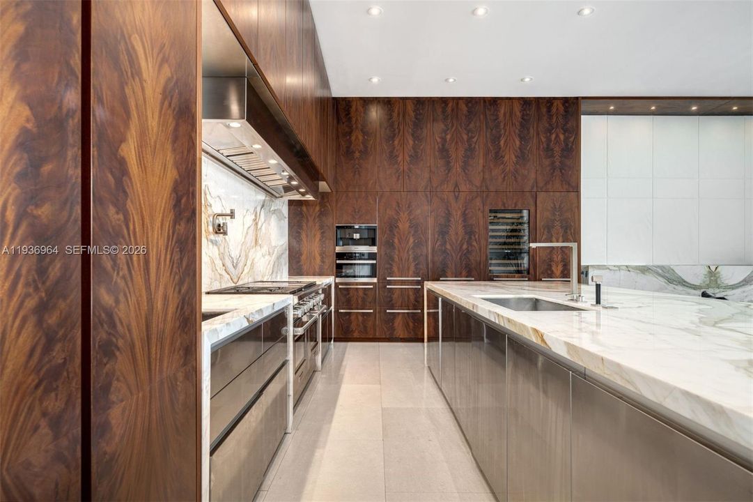 待售: $31,000,000 (6 贝兹, 6 浴室, 6942 平方英尺)