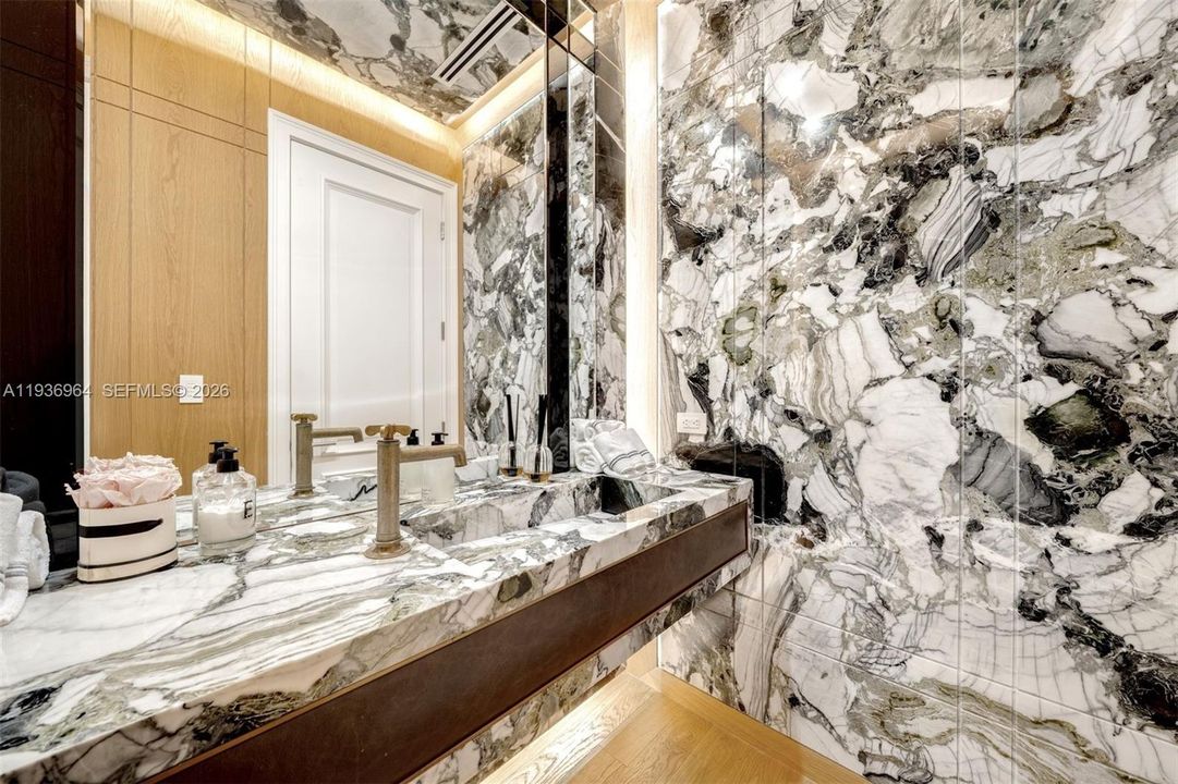 待售: $31,000,000 (6 贝兹, 6 浴室, 6942 平方英尺)