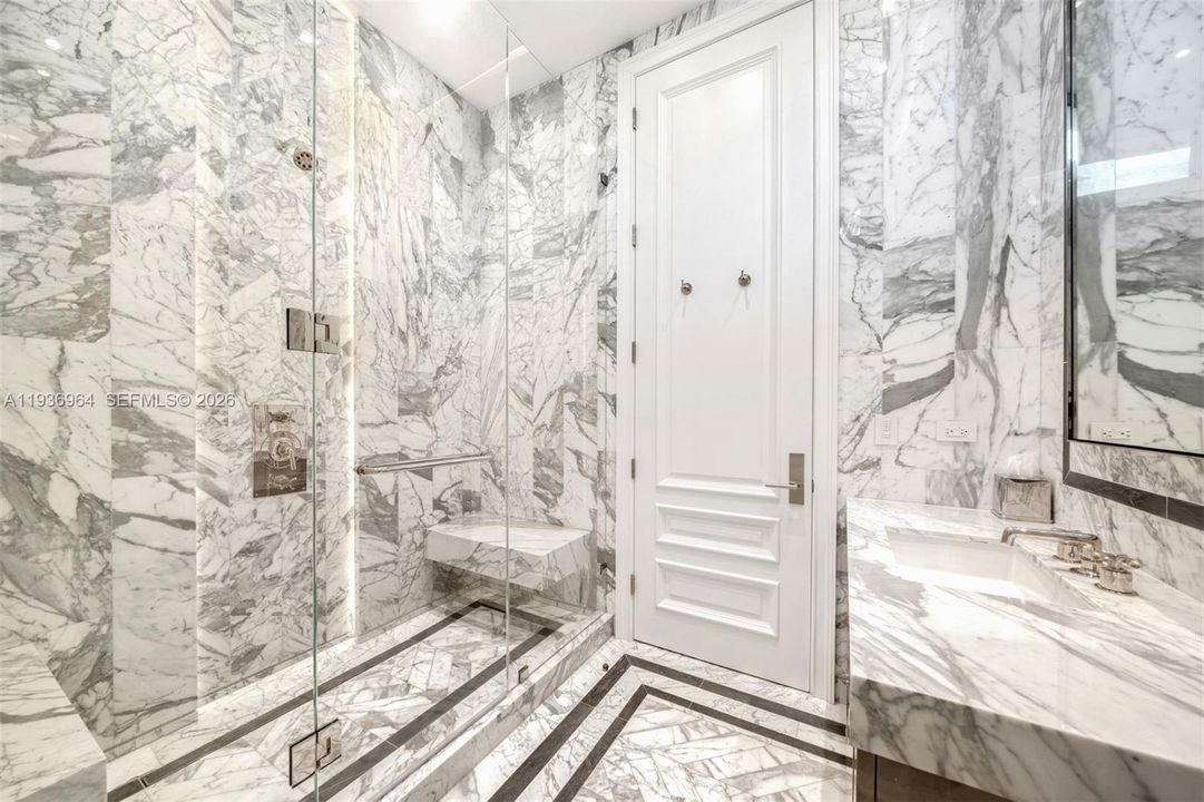 待售: $31,000,000 (6 贝兹, 6 浴室, 6942 平方英尺)