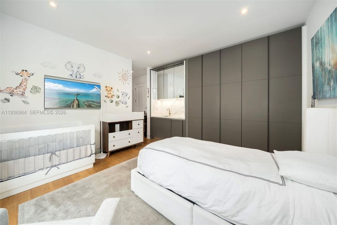 待售: $31,000,000 (6 贝兹, 6 浴室, 6942 平方英尺)