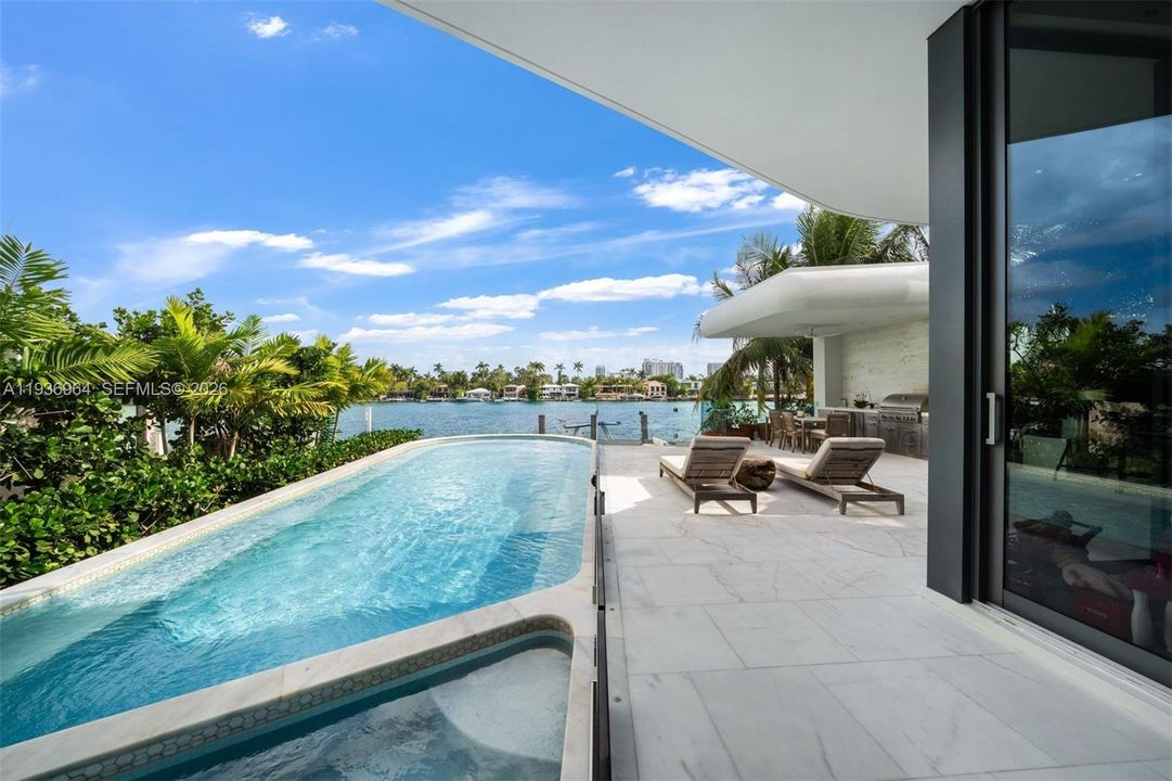 待售: $31,000,000 (6 贝兹, 6 浴室, 6942 平方英尺)