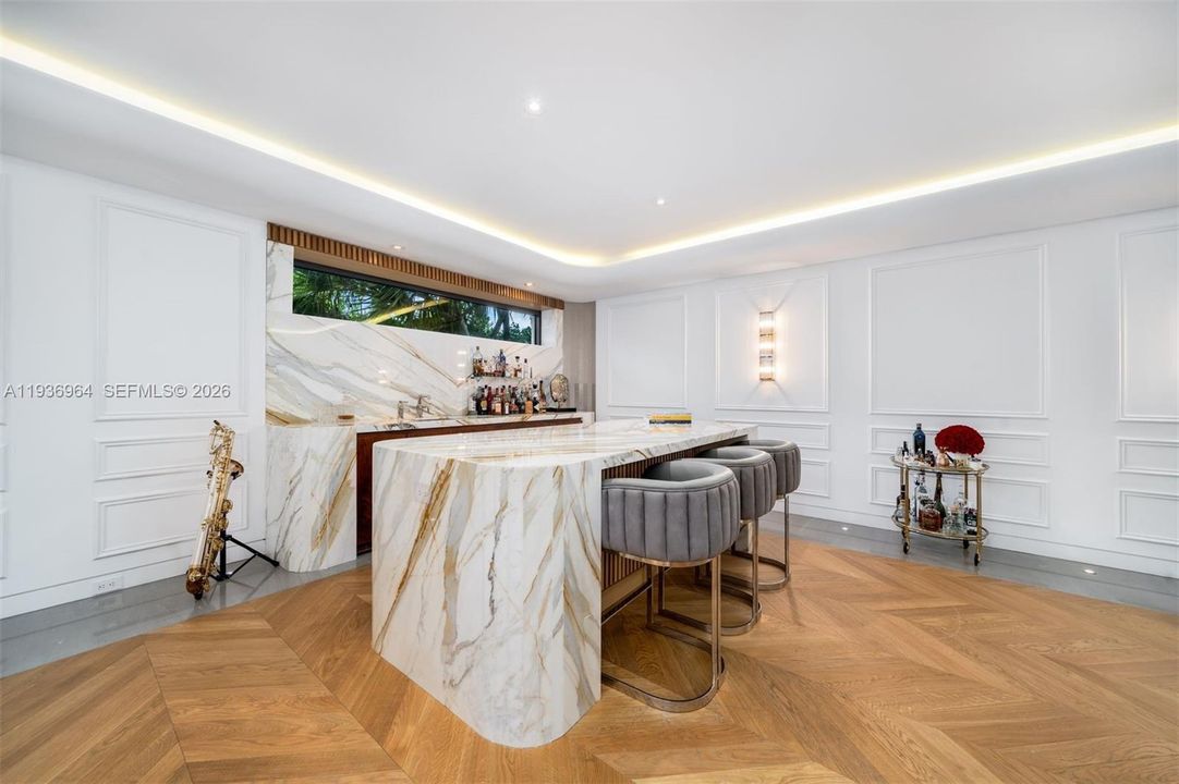 待售: $31,000,000 (6 贝兹, 6 浴室, 6942 平方英尺)